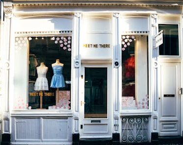 Décoration de vitrines commerces pour attirer vos clients